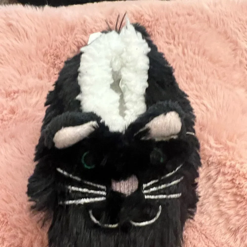 NWT  Cute Baby Snoozies Kitten slippers. Size 0-3mos